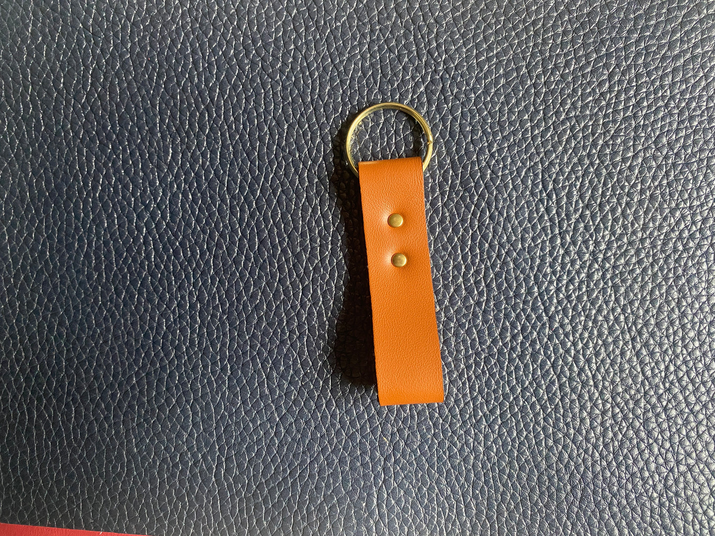 Artisanal - Porte-clé en cuir boucle rivetée