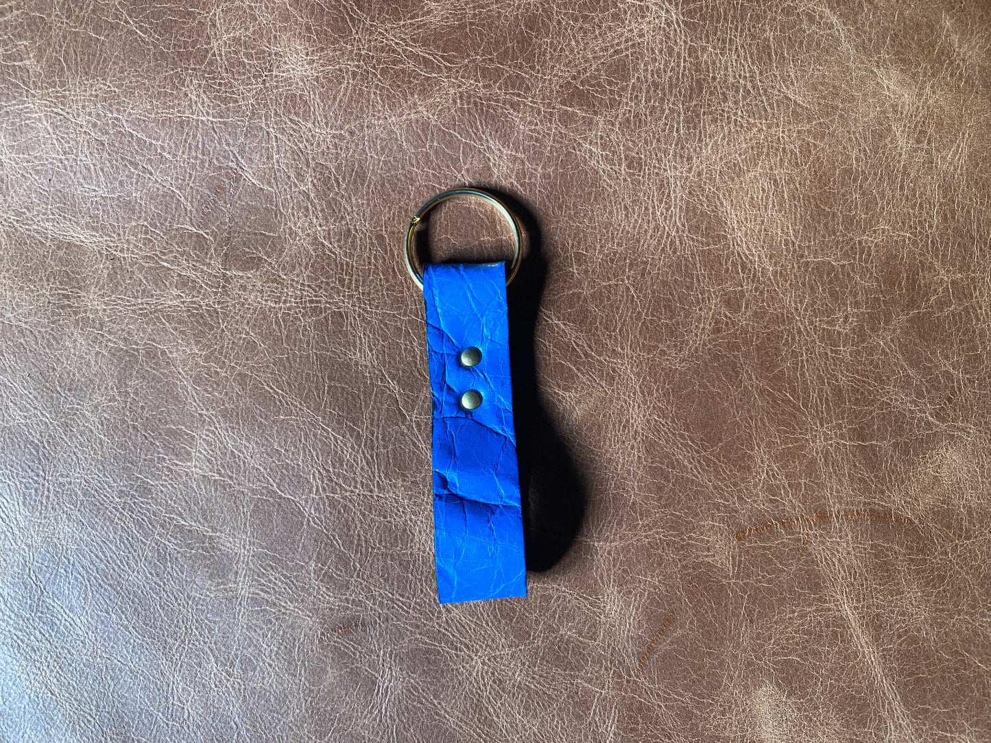 Artisanal - Porte-clé en cuir boucle rivetée