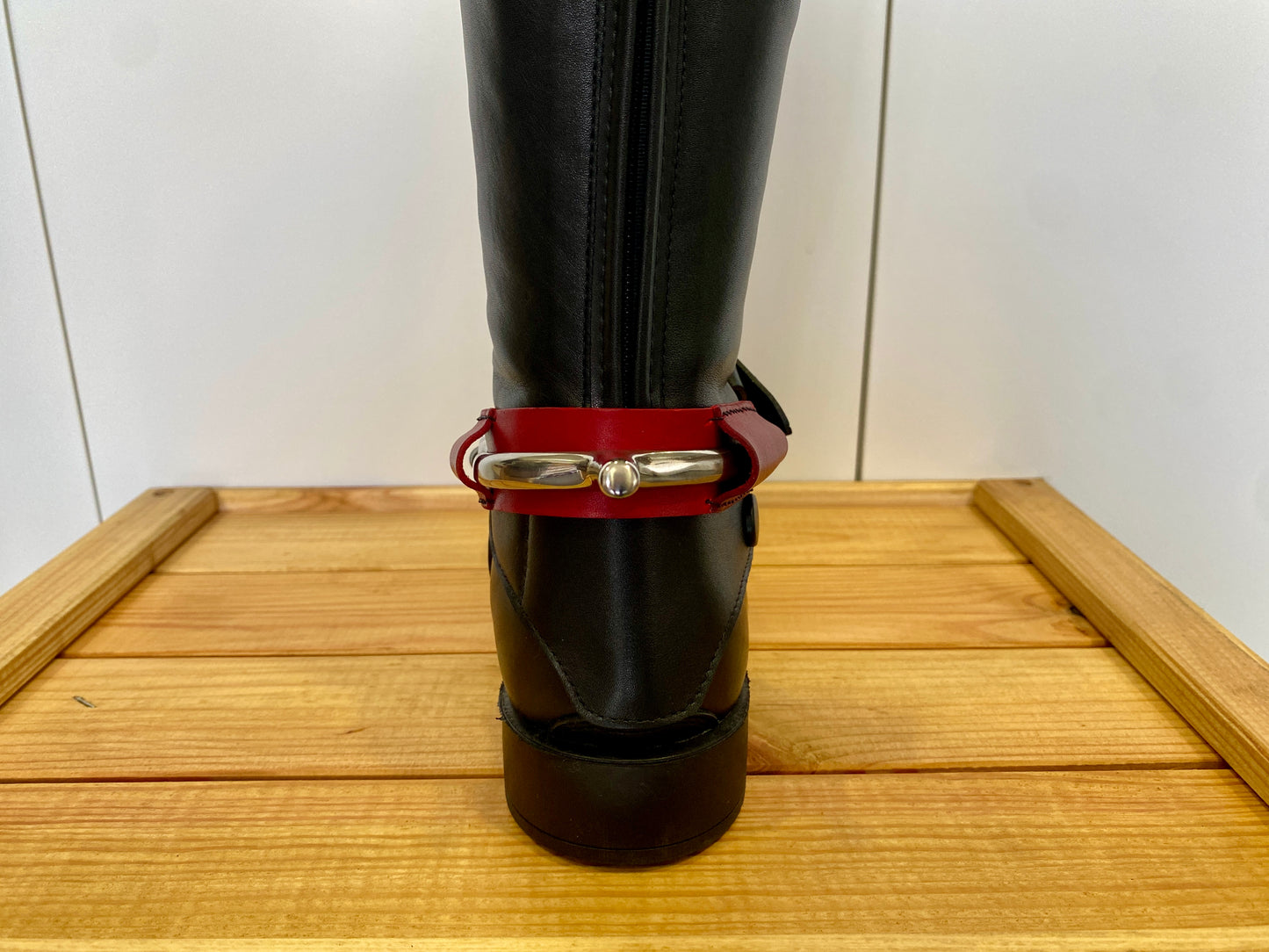 Artisanal - Couvre-éperons en cuir