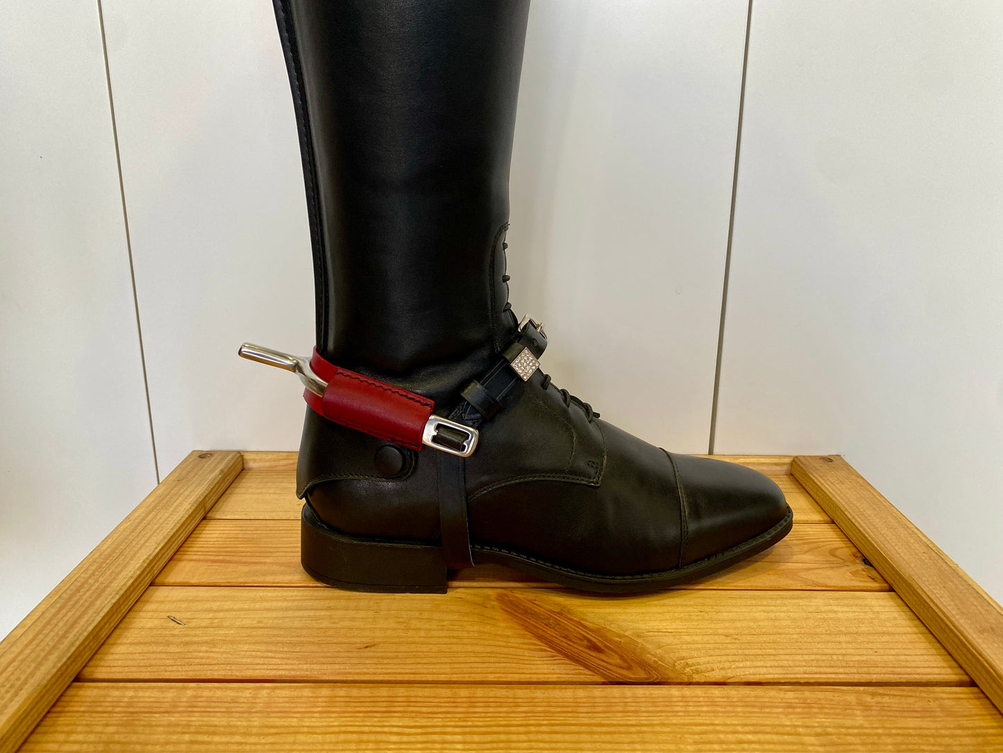 Artisanal - Couvre-éperons en cuir