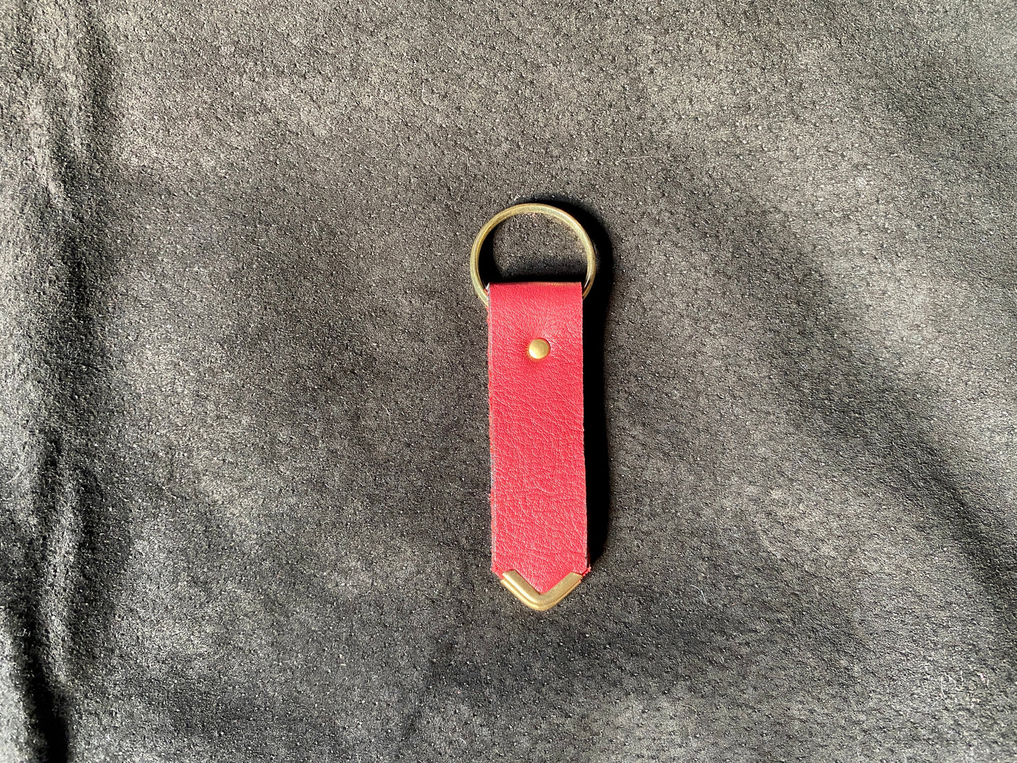 Artisanal - Porte-clé en cuir riveté