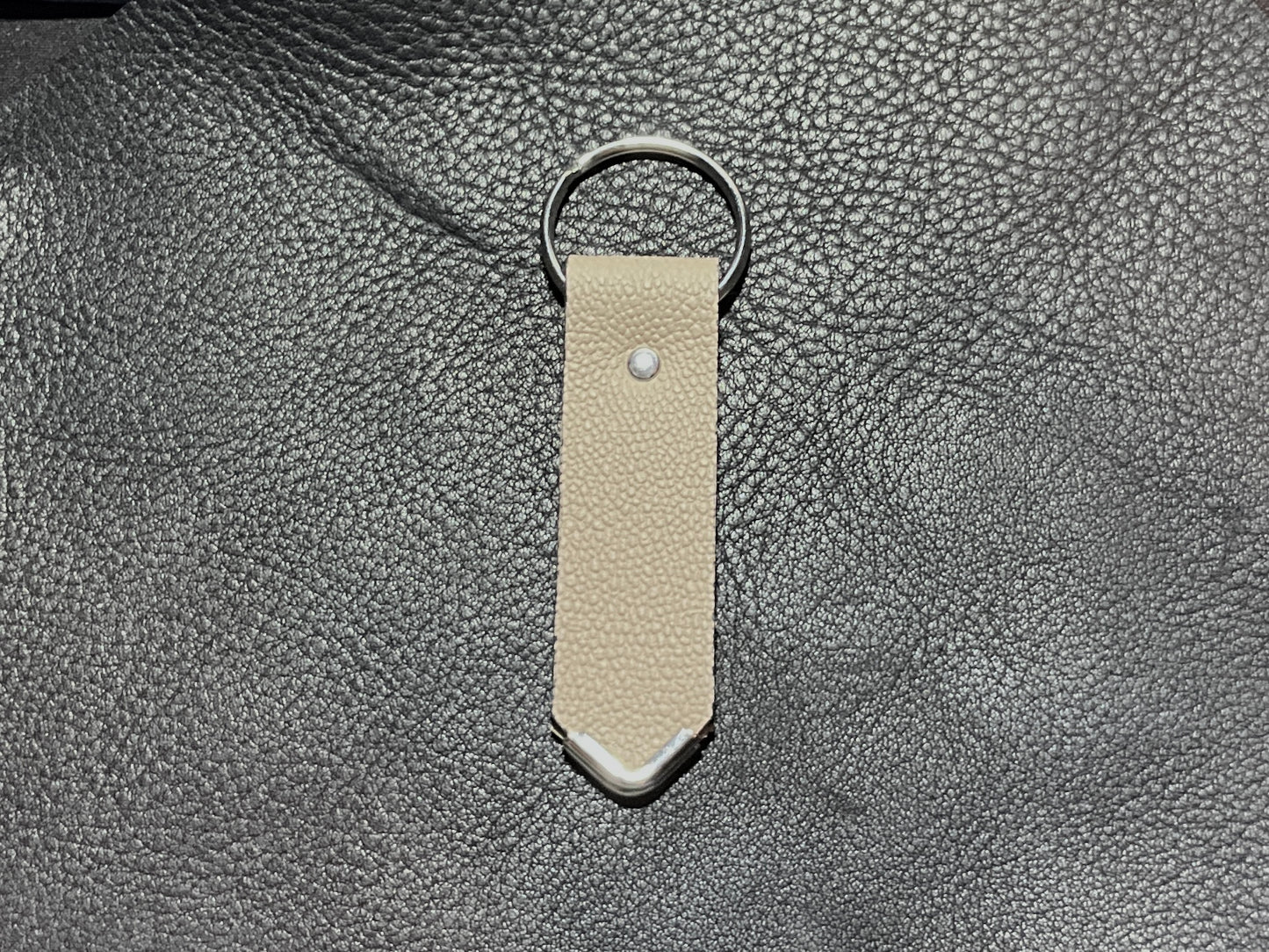 Artisanal - Porte-clé en cuir riveté