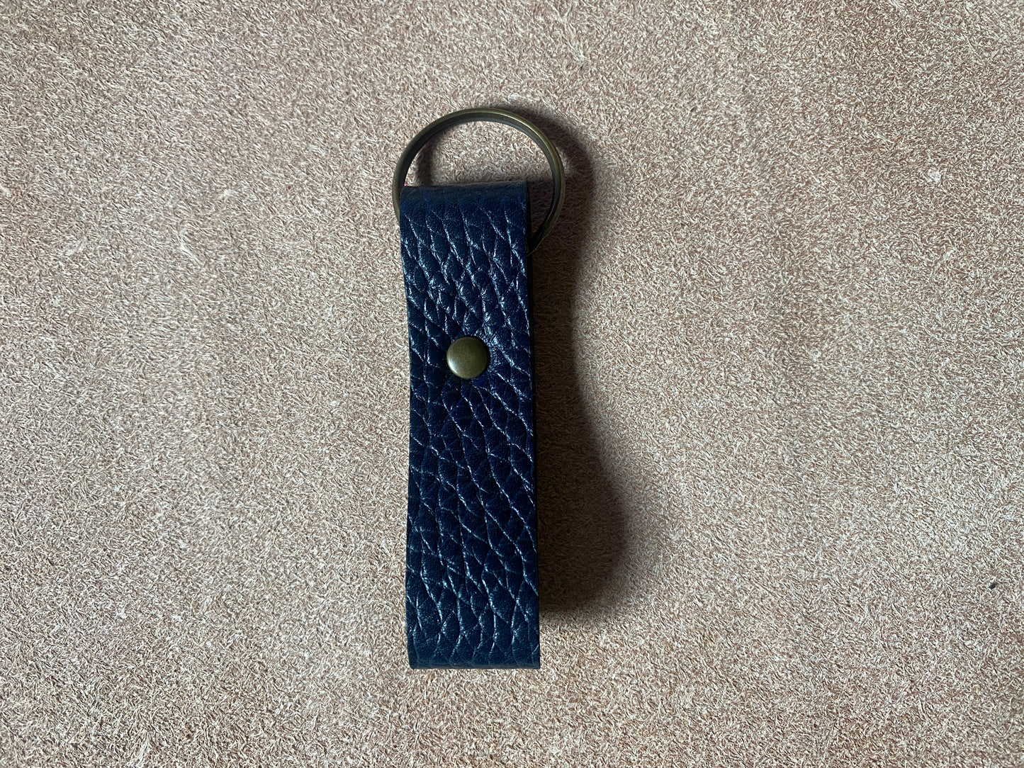 Artisanal - Porte-clé en cuir boucle rivetée