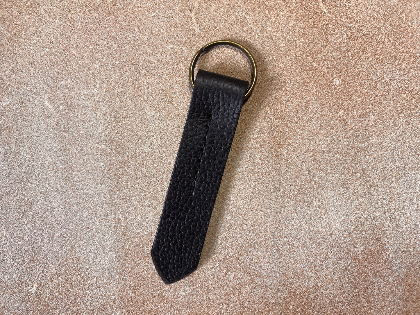 Artisanal - Porte-clé en cuir couture ligne