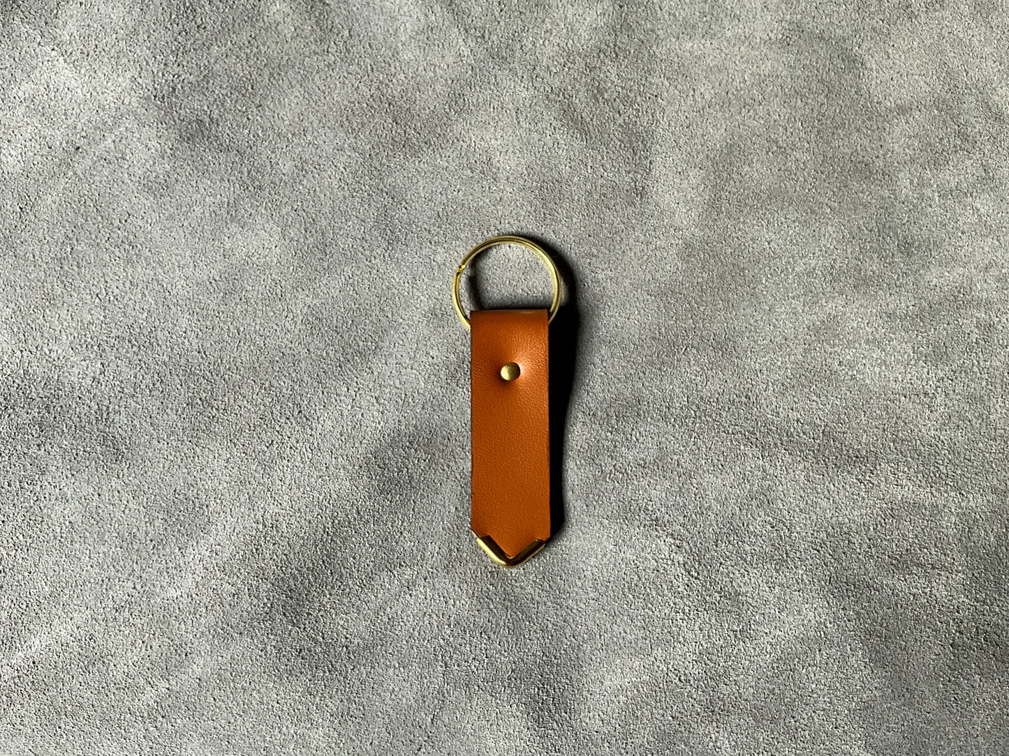 Artisanal - Porte-clé en cuir riveté