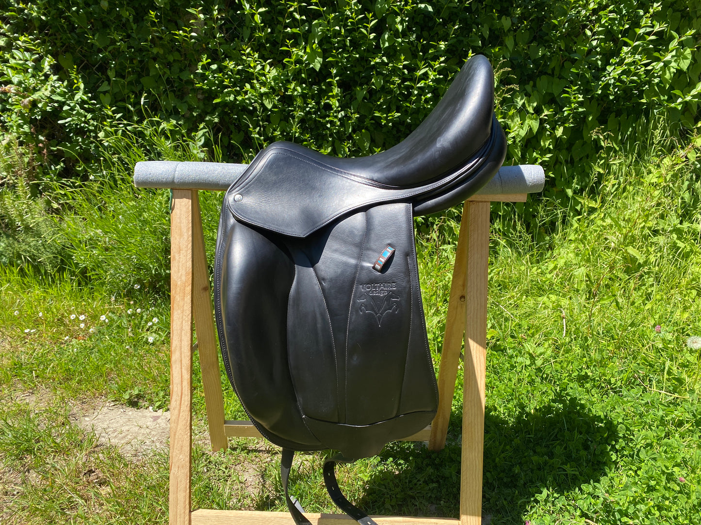 Voltaire Design - Selle Adelaide Noire 18"
