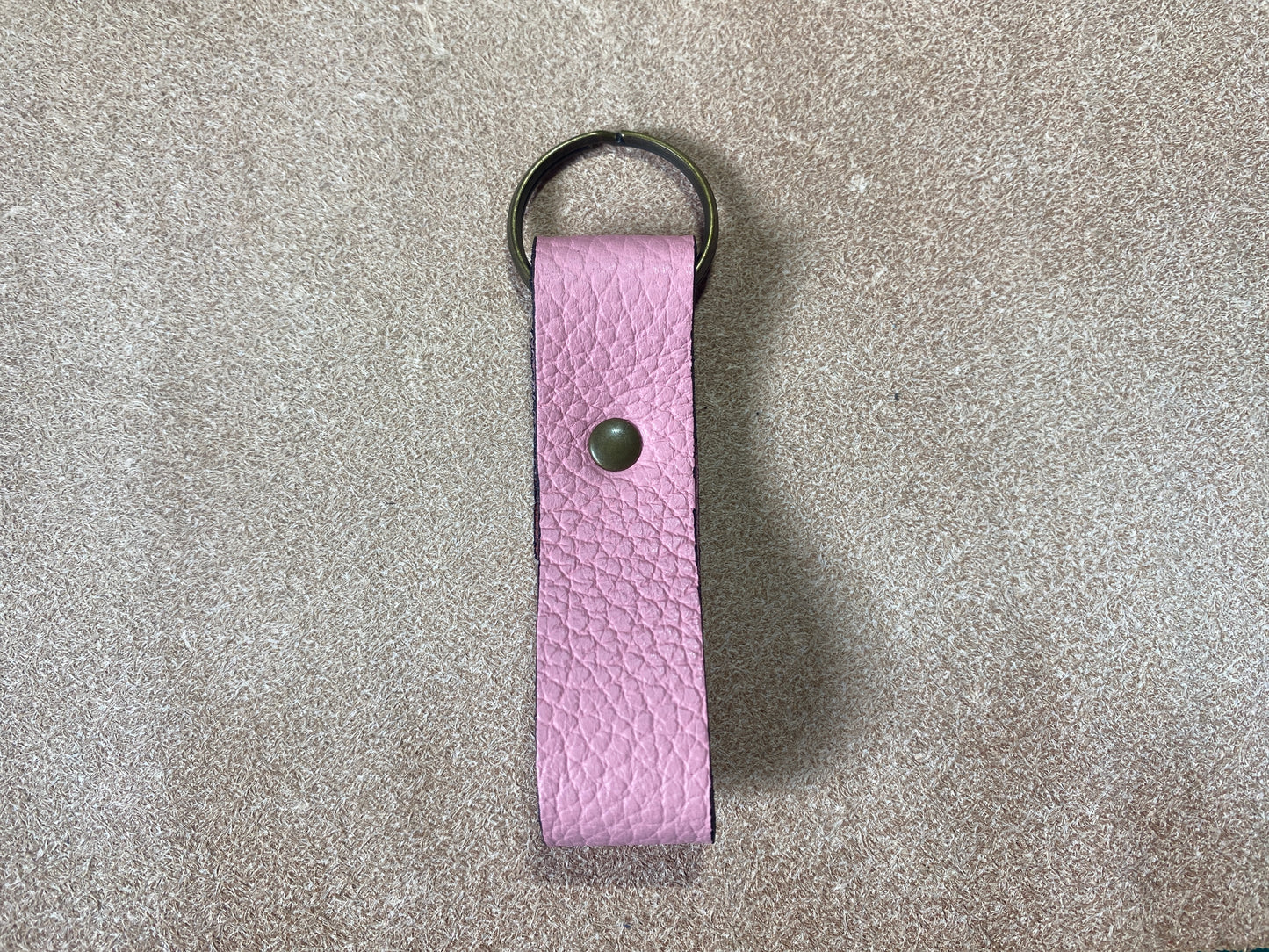 Artisanal - Porte-clé en cuir boucle rivetée