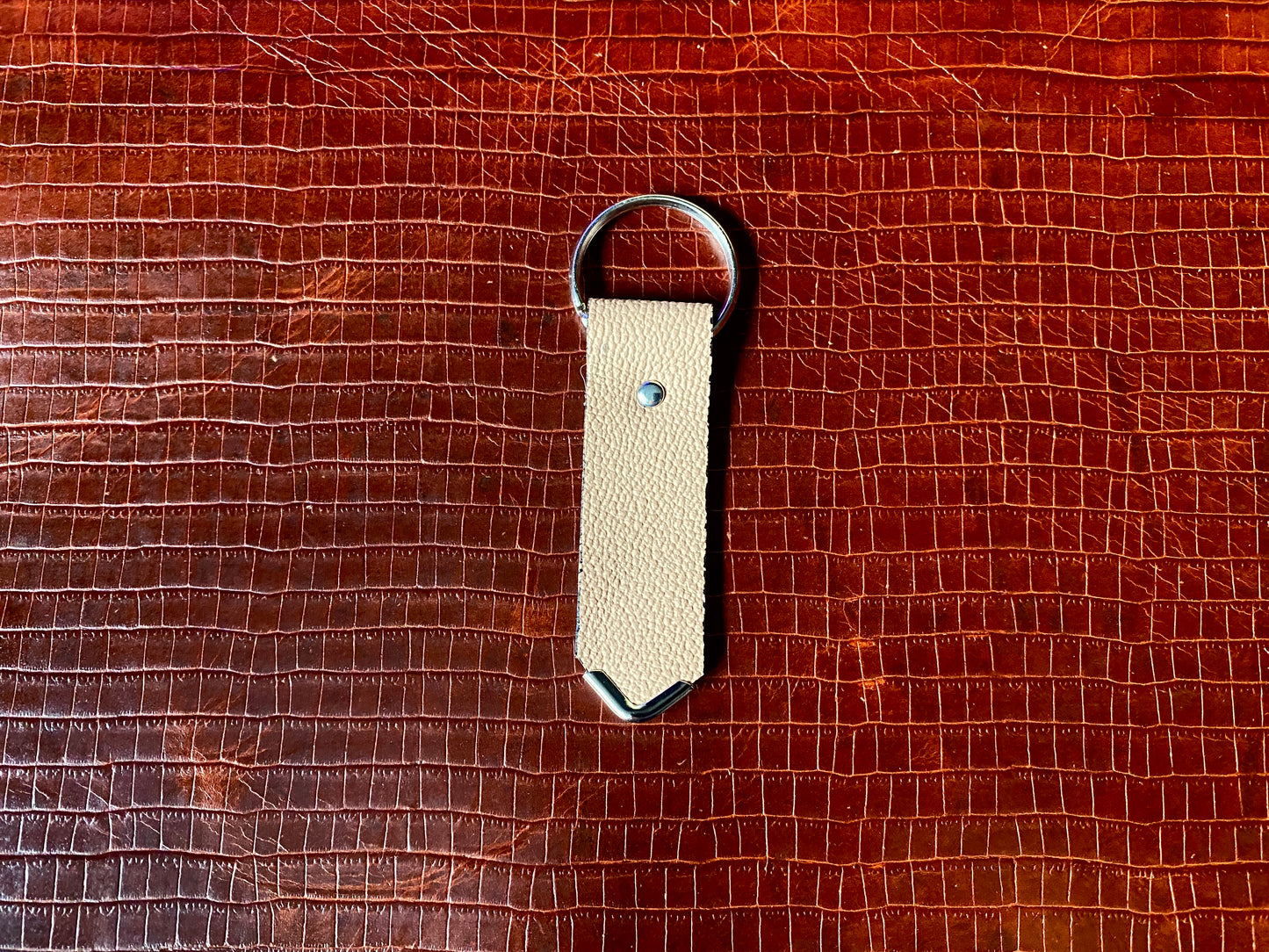 Artisanal - Porte-clé en cuir riveté