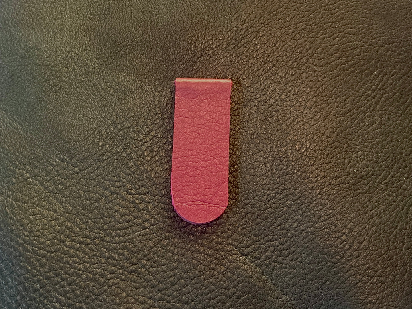 Artisanal - Marque-pages en cuir aimanté