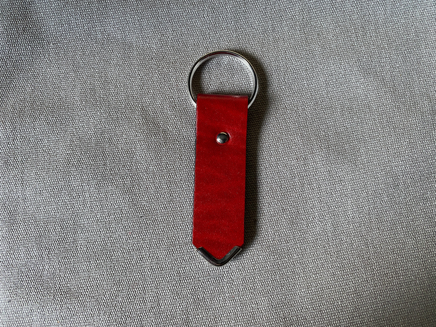 Artisanal - Porte-clé en cuir riveté