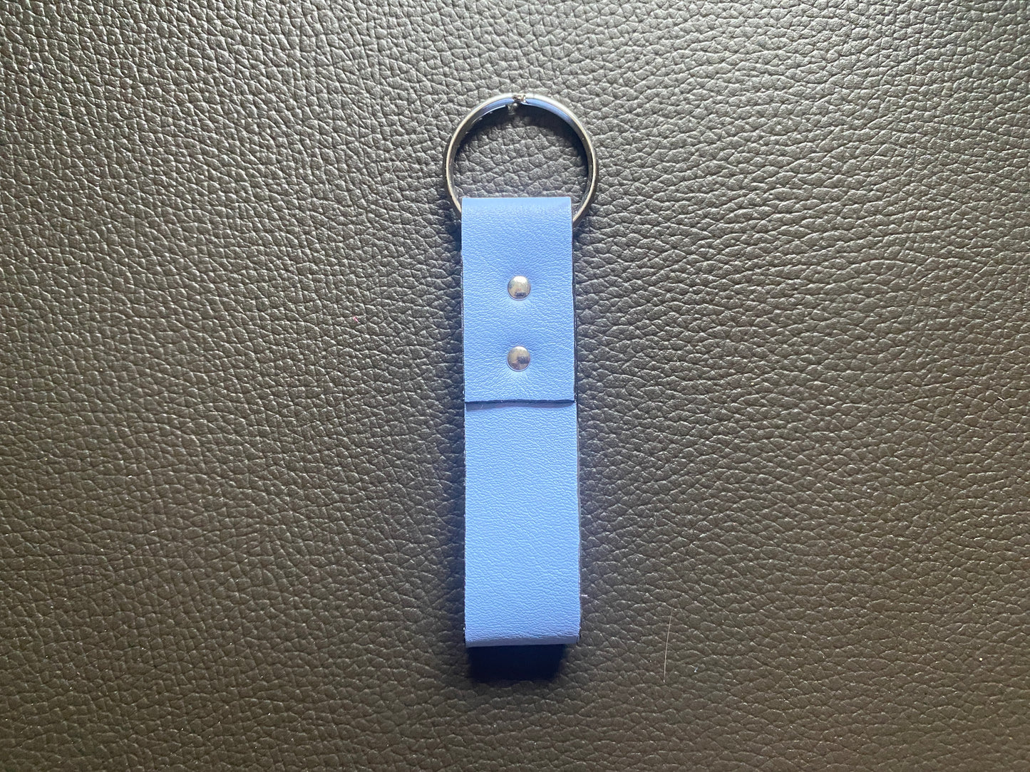 Artisanal - Porte-clé en cuir boucle rivetée