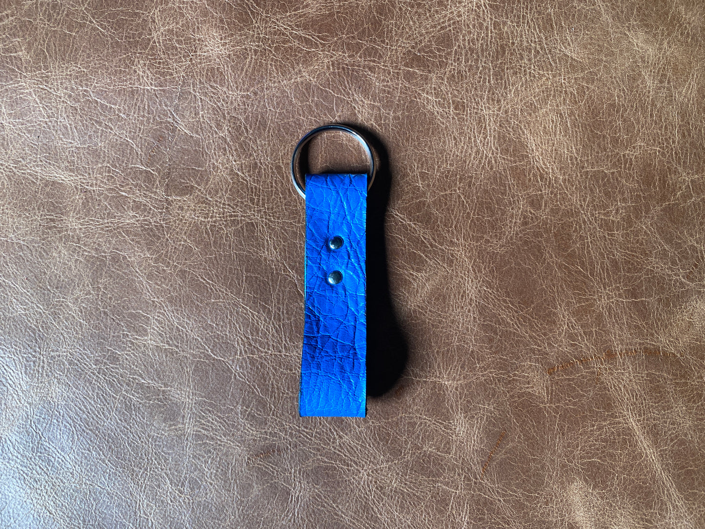 Artisanal - Porte-clé en cuir boucle rivetée