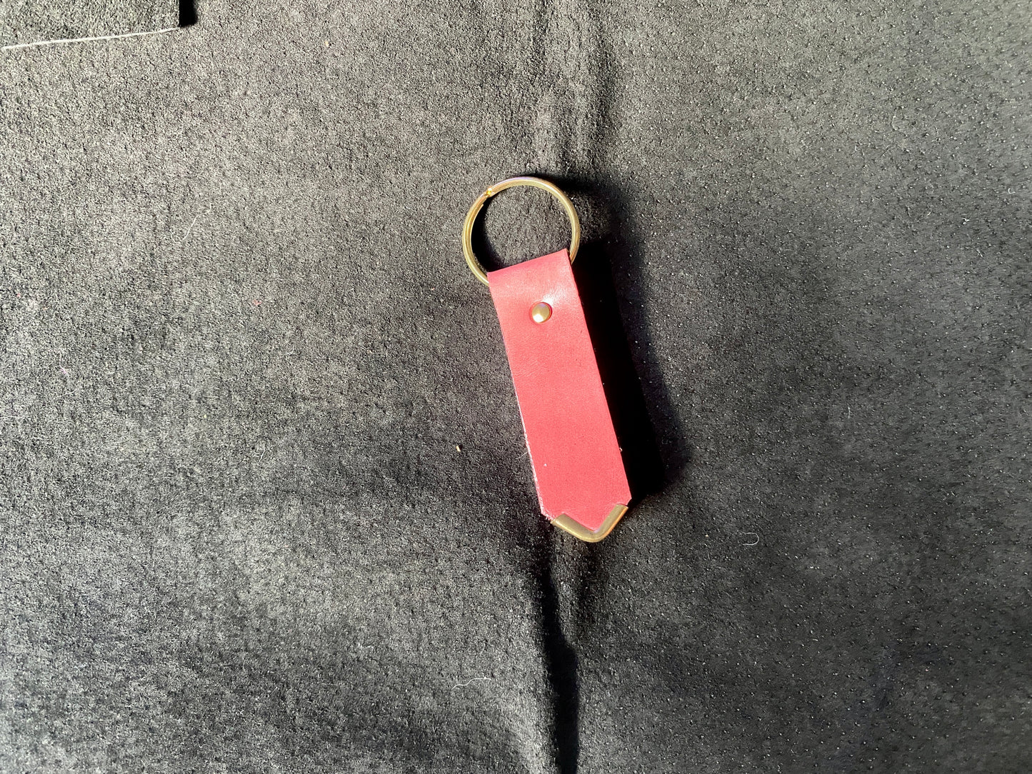 Artisanal - Porte-clé en cuir riveté