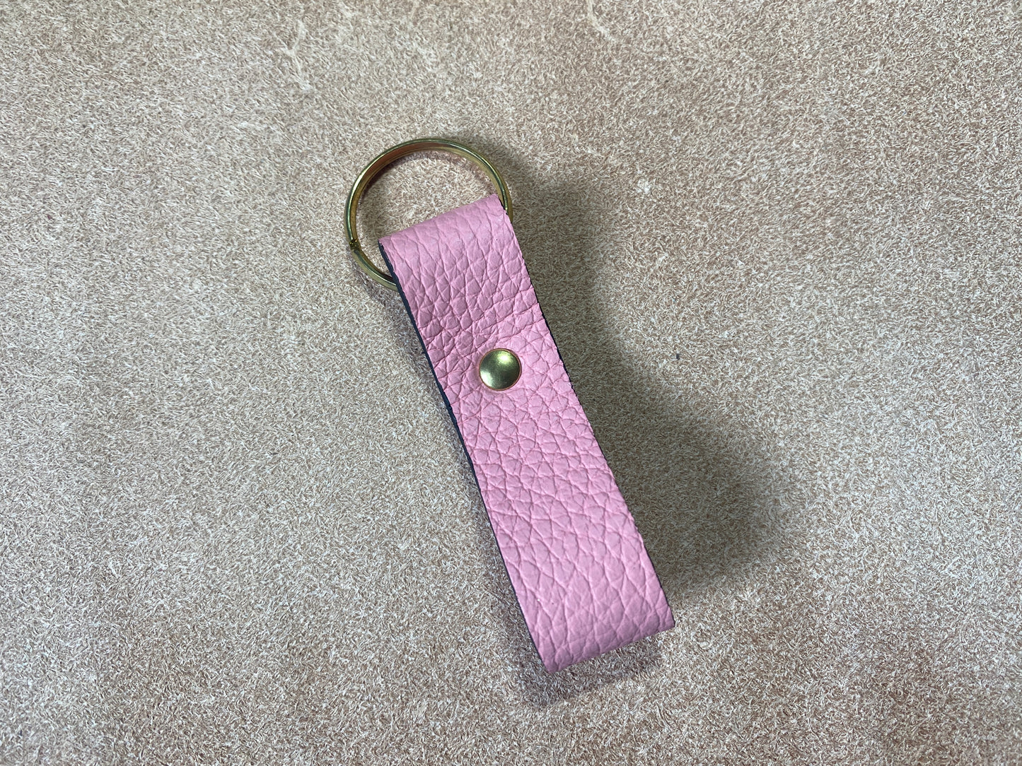 Artisanal - Porte-clé en cuir boucle rivetée