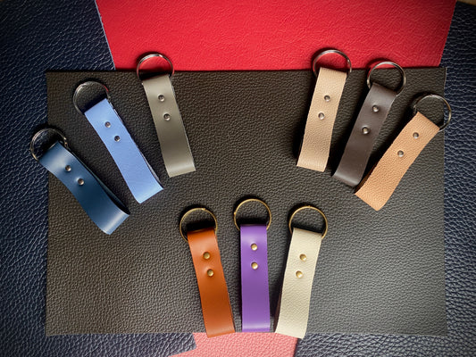 Artisanal - Porte-clé en cuir boucle rivetée