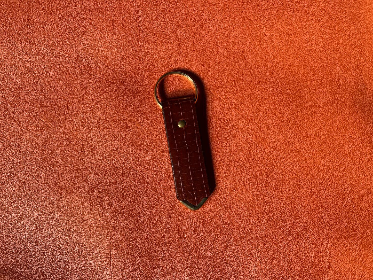 Artisanal - Porte-clé en cuir riveté