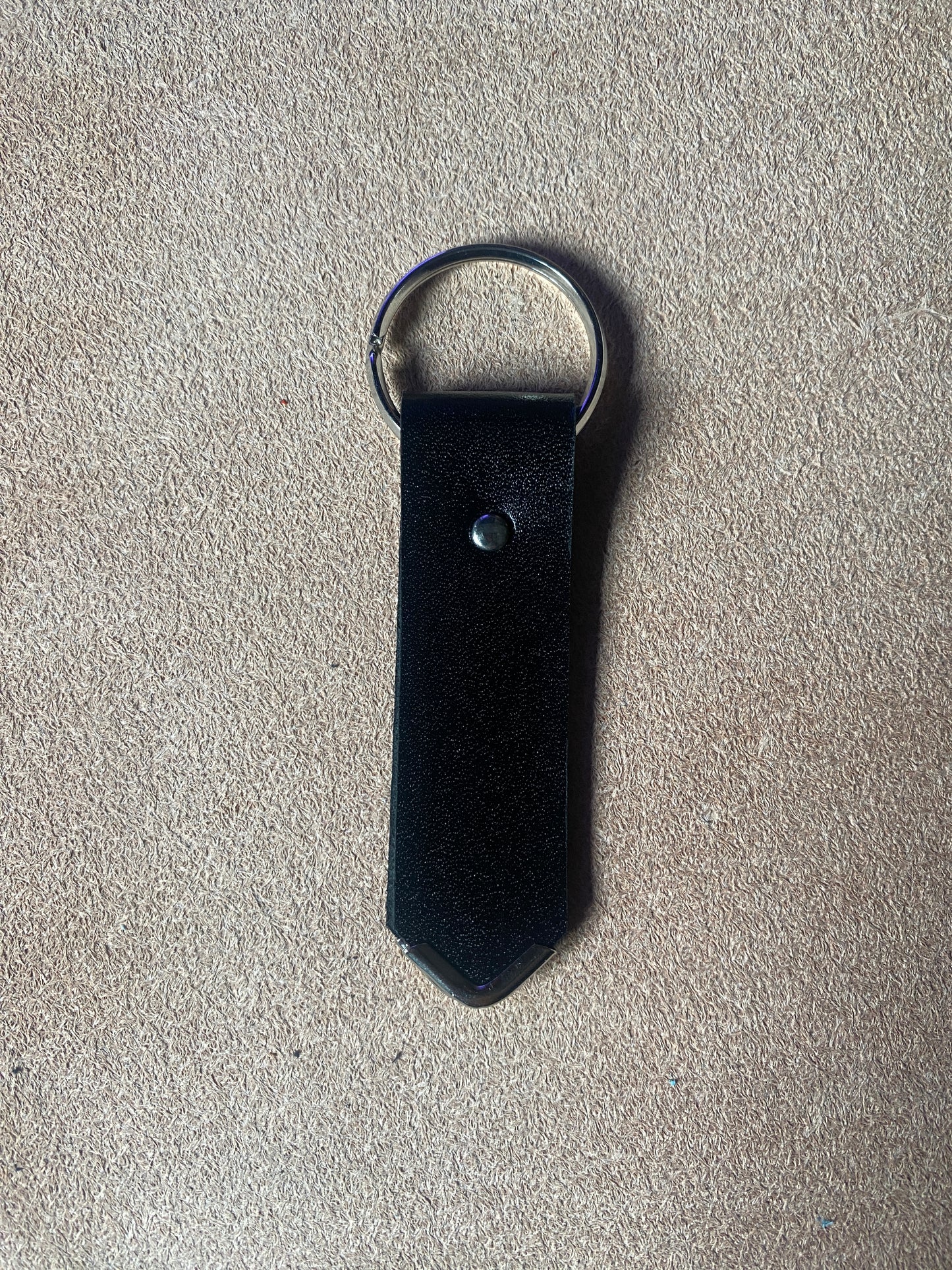 Artisanal - Porte-clé en cuir riveté