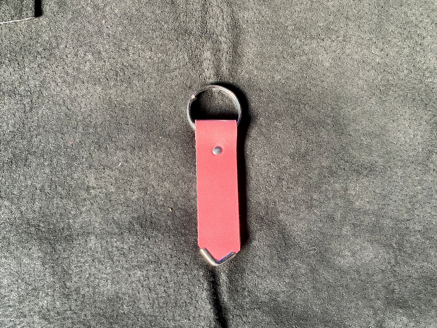 Artisanal - Porte-clé en cuir riveté