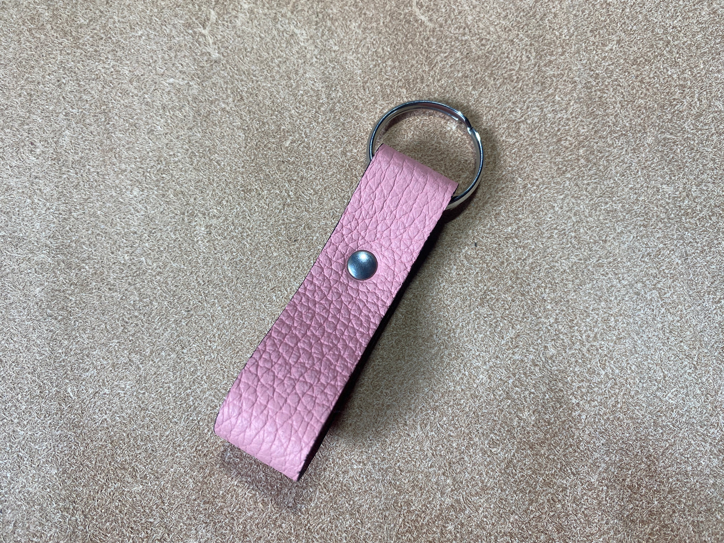 Artisanal - Porte-clé en cuir boucle rivetée