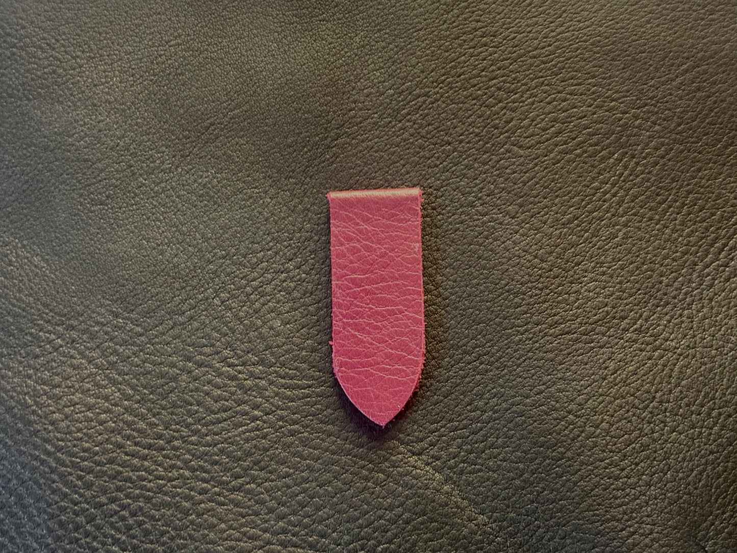 Artisanal - Marque-pages en cuir aimanté