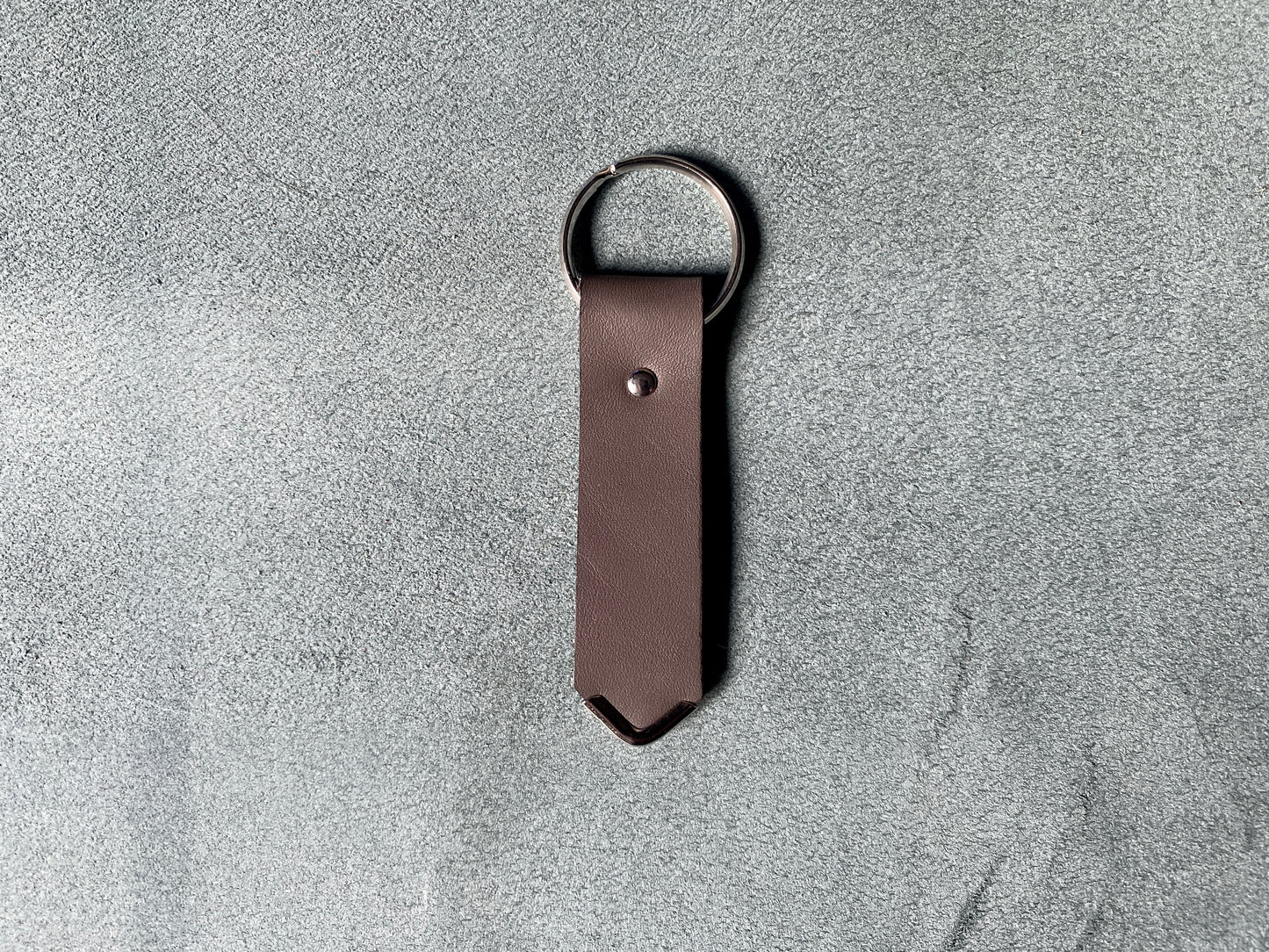 Artisanal - Porte-clé en cuir riveté