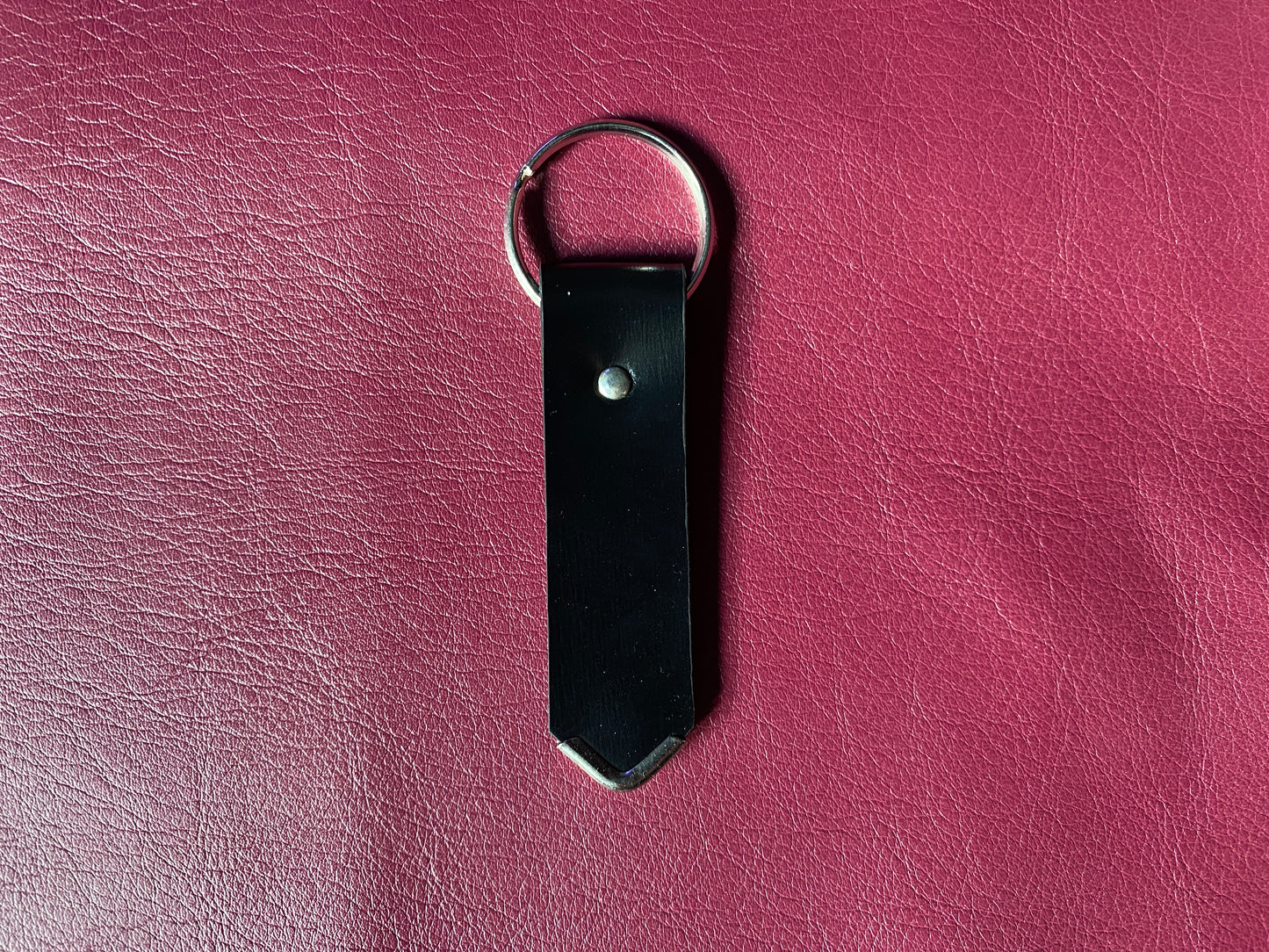 Artisanal - Porte-clé en cuir riveté